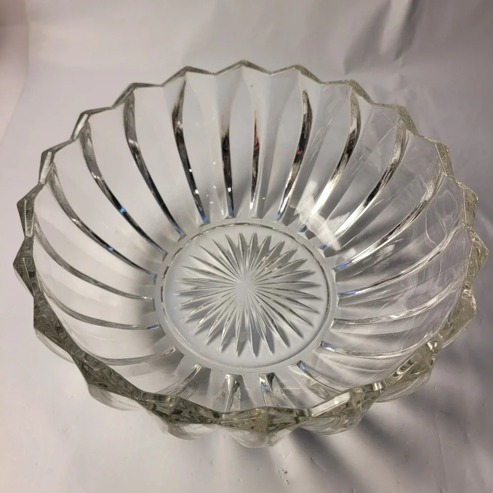 Vintage Unique Serving Bowl Clear Glass Scalloped Starburst‎ Fluted 8 inch